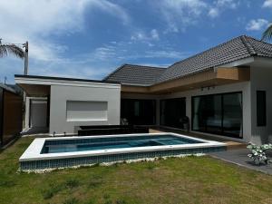 Suparat Pool Villa