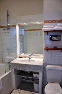 Hotels Hotel Colbert : photos des chambres