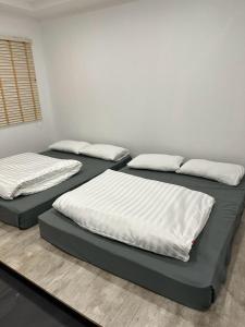 9 mins to BTS 2 Beds Private Suite Room and Shower