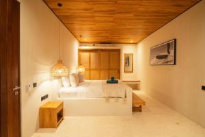 Sylva Villas, two luxury units close to Balangan beach with jungle view