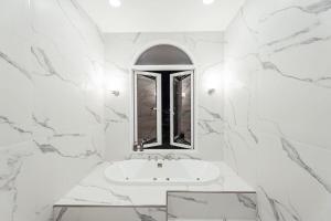 Nordic Villa Pool and Jacuzzi
