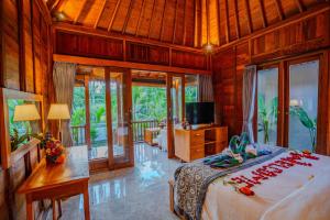 Muke Wooden House Ubud Rice Field Views & Nature Retreat