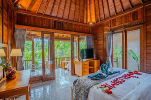 Muke Wooden House Ubud Rice Field Views & Nature Retreat