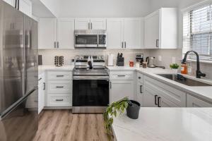 Houston World Cup Retreat Luxury 2BR + Pool
