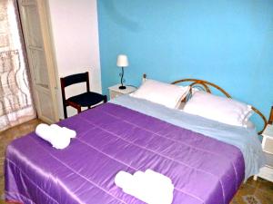 Basic Triple Room with Shared Bathroom