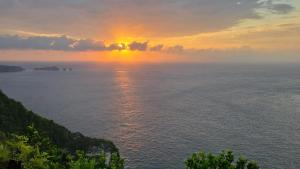 Suwehan Beach Cliff House with Hammock