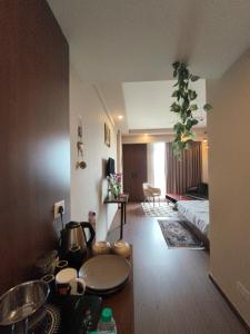 Cozy Suite at Omaxe ITC