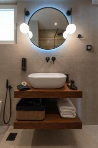 Delia Seafront Suite