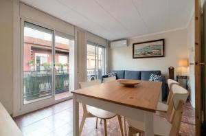 Tinny Apartment 30 minutes from Barcelona, right by the beach