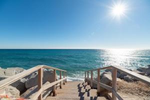 Tinny Apartment 30 minutes from Barcelona, right by the beach