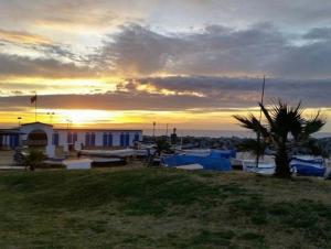 Tinny Apartment 30 minutes from Barcelona, right by the beach