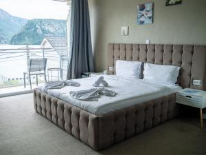 La Vella Resort