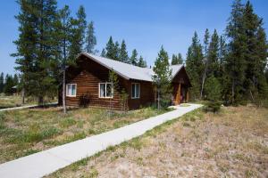 Headwaters Lodge Cabins At Flagg Ranch In Moran Wy Room