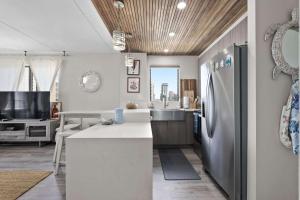 Royal Kuhio #1312 City Views