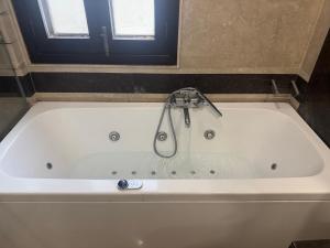 Gazebo Inn & Suites Medanta