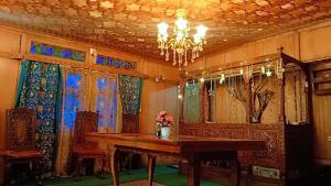Kashmir View group of Houseboat