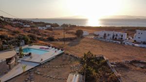 Plakas Petite seaside view