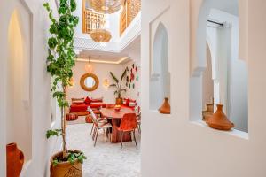 Riad Ambre dOrient, Rooftop Pool Oasis