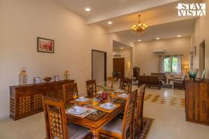 StayVista at Raila Bagh with Pool, Mountain View