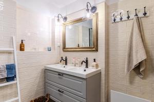 BalChill House With Sauna And Jacuzzi - Happy Rentals
