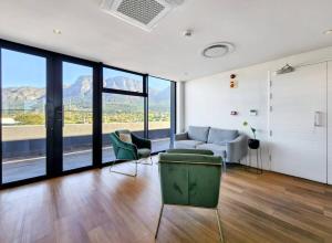 Newlands Peak - Huge Balcony, Pool & Gym