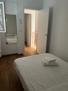 3-Bedroom Home, Free Parking,10 Minutes from Seville