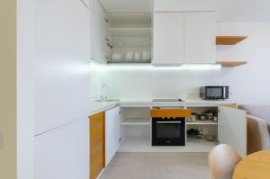 19-96 Kvartet, Vasyl Lypkivskyi 16v, Kyiv, railway station, metro nearby, stunning city view, Petrovdom Apartment