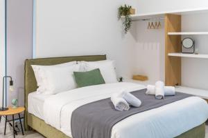 The HostMaster Metropolis Vibrant Suite
