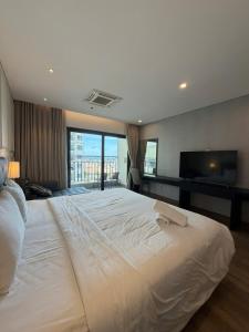 5-star luxury apartment - infinity pool - Da Nang City
