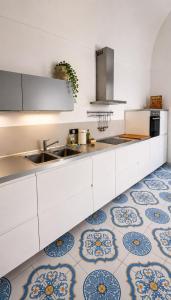 Toledo Maiolica House