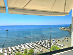 Frontal Sea View Apartments