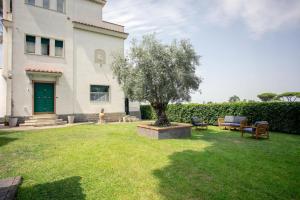 Villa Castelli Romani con Piscina & Giardino Privato, 8 Ospiti