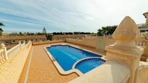 Stylish Villa near beach & pool access