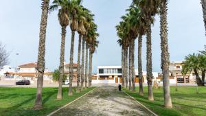 Stylish Villa near beach & pool access