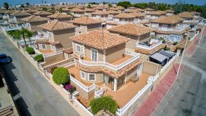 Stylish Villa near beach & pool access