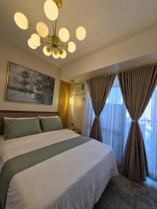Cozy 2BR 2BA 2 Balconies Manhattan Heights Cubao