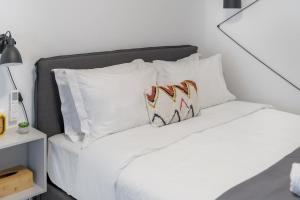 The HostMaster Metropolis Vibe