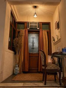 Cozy Theater Stay in DLF Phase 1