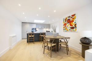 The Den: A Hidden Retreat in Montpellier