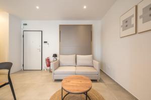Charming Studio With Convertible Living