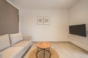 Charming Studio With Convertible Living