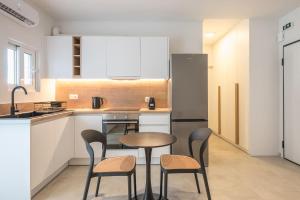 Charming Studio With Convertible Living