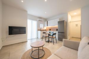 Charming Studio With Convertible Living