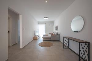 Modern 2 Bedroom Apartment Near Athens Center