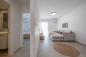 Modern 2 Bedroom Apartment Near Athens Center