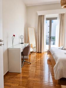 Spacious Art Home in Gazi Near Metro 2 min