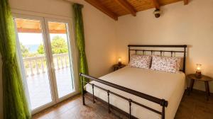 Tetraktys estate beachside seaview 3 bedrooms ΑΗΡ