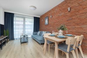 Stylish Apartment with Parking & Workspace Close to the City Centre by Noclegi Renters