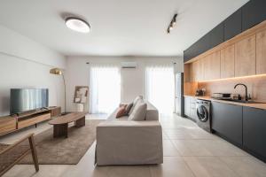 Elegant City Apartment w Balcony
