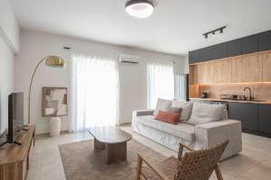 Elegant City Apartment w Balcony